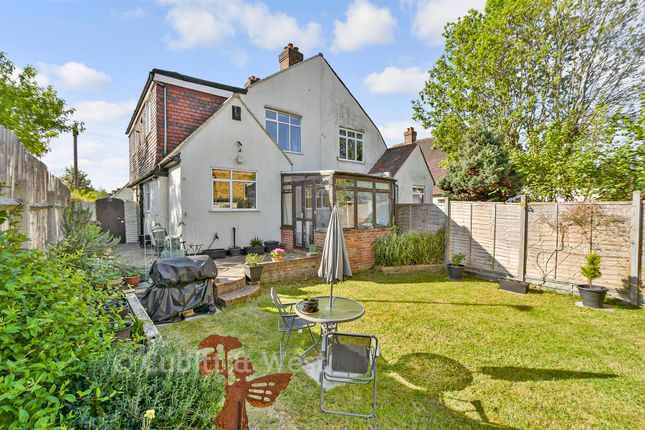 35, Stoneleigh Park Avenue, Croydon photo 4