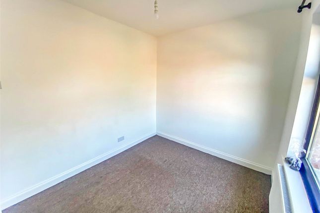36, Whitehead Crescent, Bury photo 5