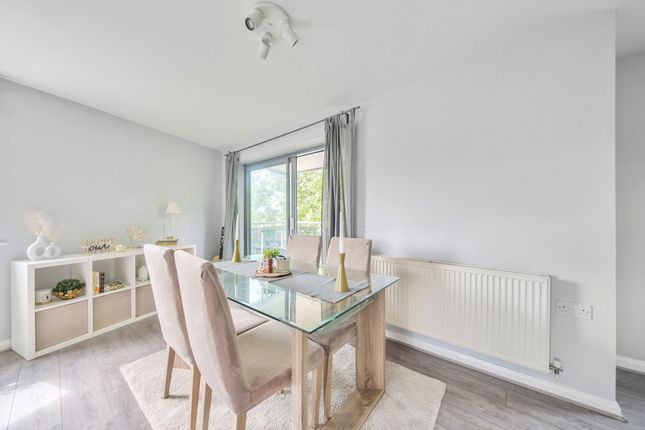 Flat 12, Spa House, 303, Streatham High Road, London photo 2