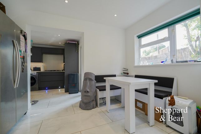 7, Moore Close, Cardiff photo 4