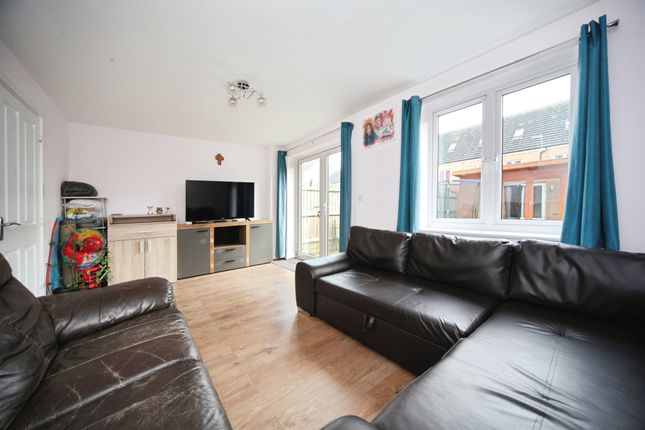 19, Fauna Field, DUNSTABLE photo 3