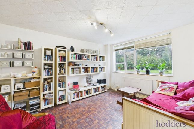 9, Rose View, Addlestone photo 2