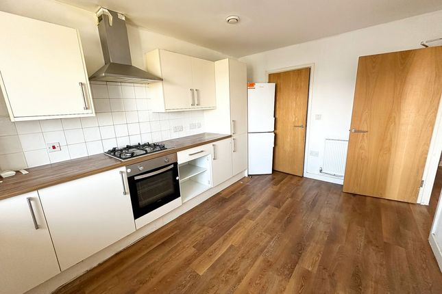 Flat 76, Vickers House, Romford photo 3