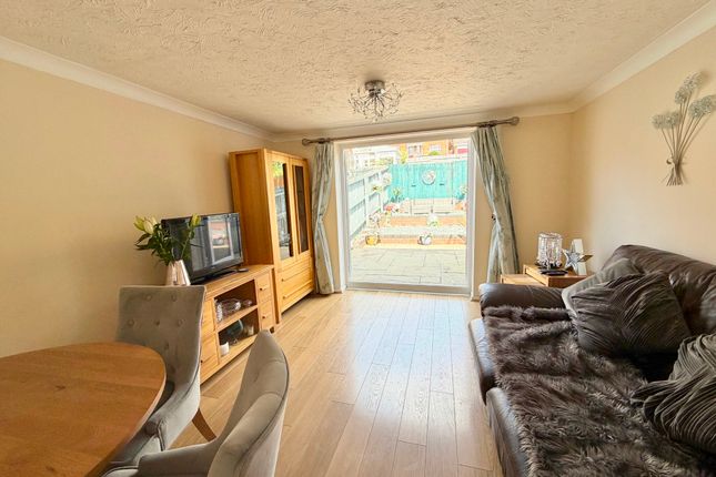 3, Byron Way, Swansea photo 2