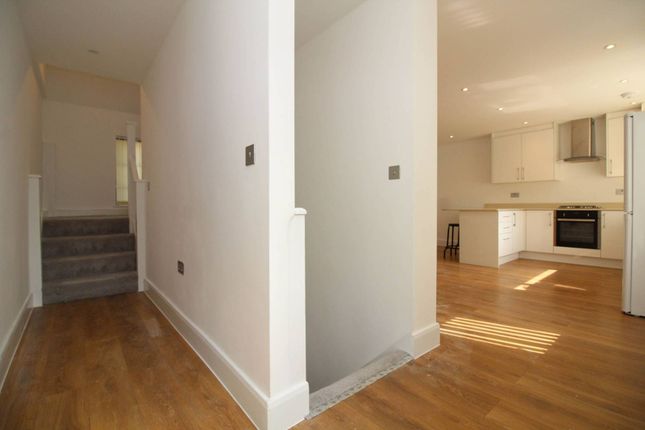 Flat to rent in Willow Court, Edgware, Edgware