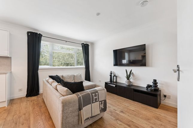 Flat 5, 70 Strathblane Road, Glasgow photo 3