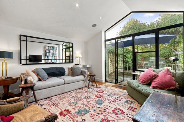 2-bed terraced on Cross Street, London, £4,000/mo