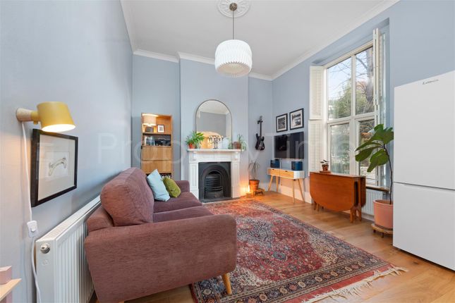 Flat for sale in Evering Road, Hackney