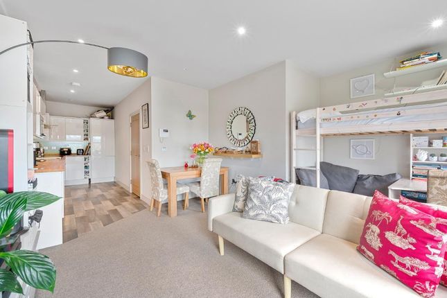 14, Coombe Lane, Raynes Park photo 3