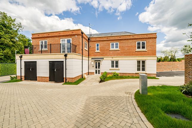 Flat for sale in Kendrick Avenue, Dupre Crescent, Beaconsfield