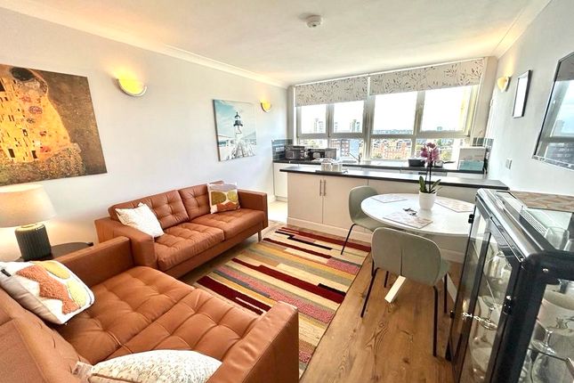 Duplex to rent in Binfield Road, London
