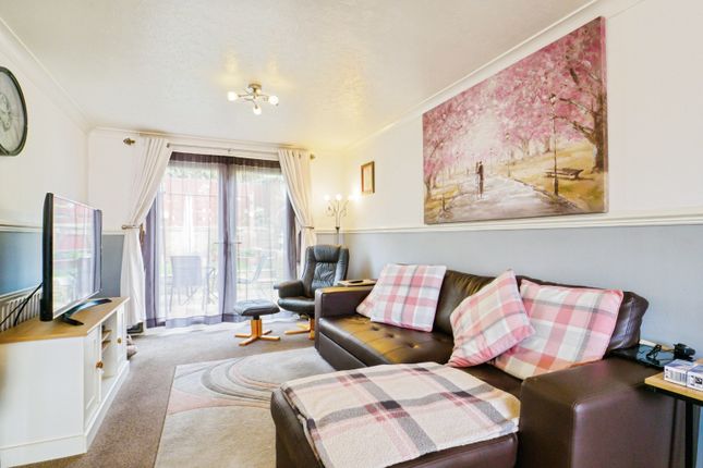 46, Kimberley Close, Dover photo 2