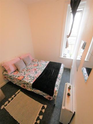 Thumbnail Shared accommodation to rent in Gables, Bournemouth