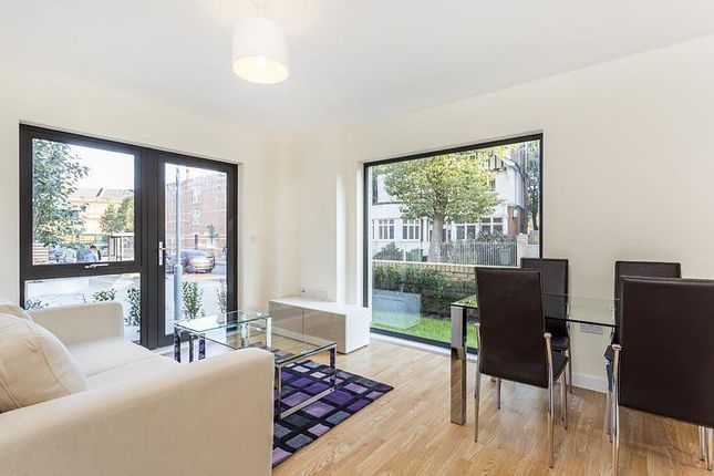 2, Newman Close, Willesden Green photo 2