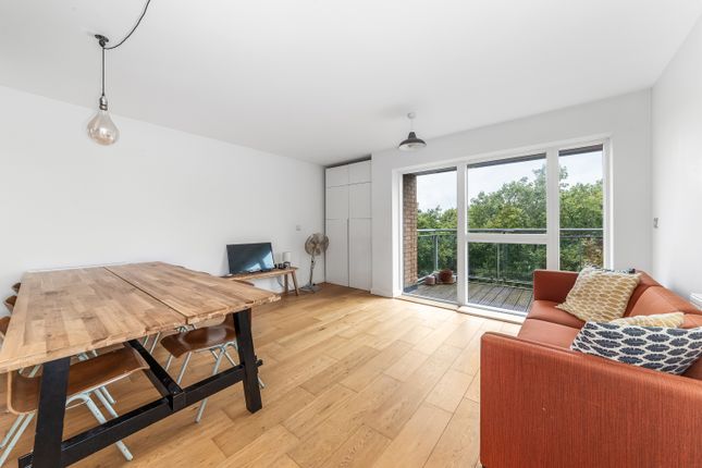 Thumbnail Flat for sale in Glengall Road, London