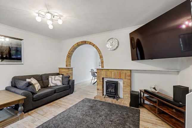 6, Silver Tree Close, Chatham photo 2