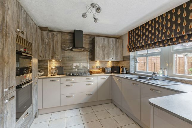 8, Adwalton Close, Newark photo 2