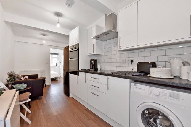 The Annex, 26, Hill Farm Road, Buckinghamshire photo 3