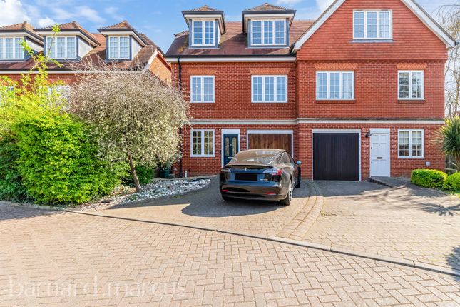 Town house for sale in The Cressinghams, Epsom