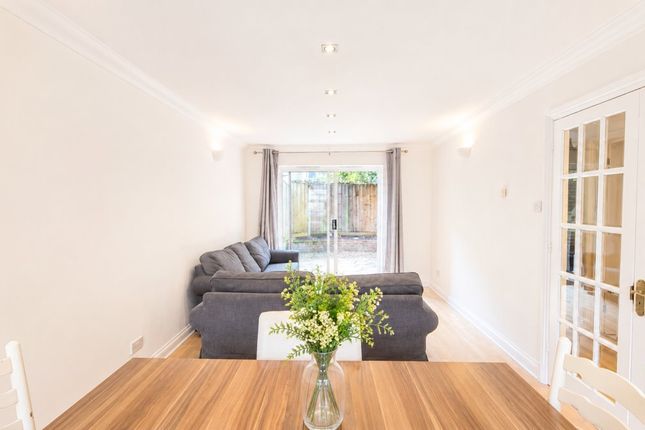 6a, Pegasus Close, Stoke Newington photo 3
