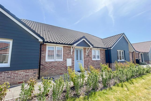 2-bed house on 10, Park Gate Corner, Little Clacton, £265,000