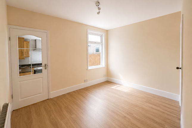49, Gordon Road, Chatham photo 3
