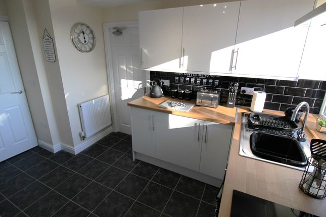 127, Chestnut Grove, Doncaster photo 3
