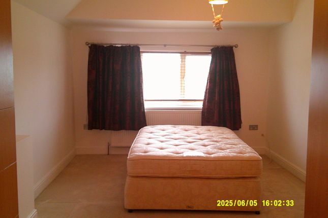 64 Avon Road, Greenford photo 4