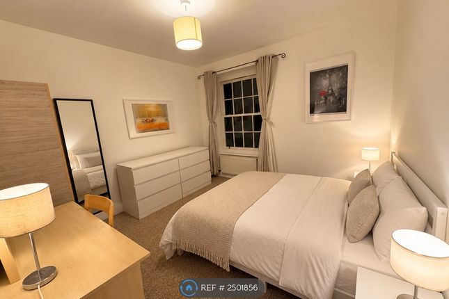Flat, Walker House Phoenix Road, London photo 3