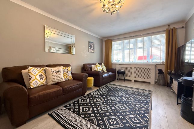 1 Heath Close, Aberdare photo 2