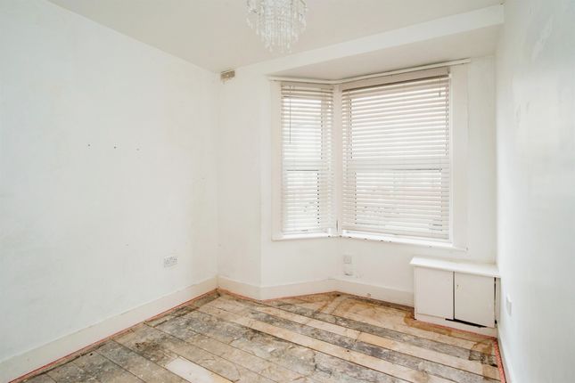 End terrace house for sale in Holywell Road, Watford