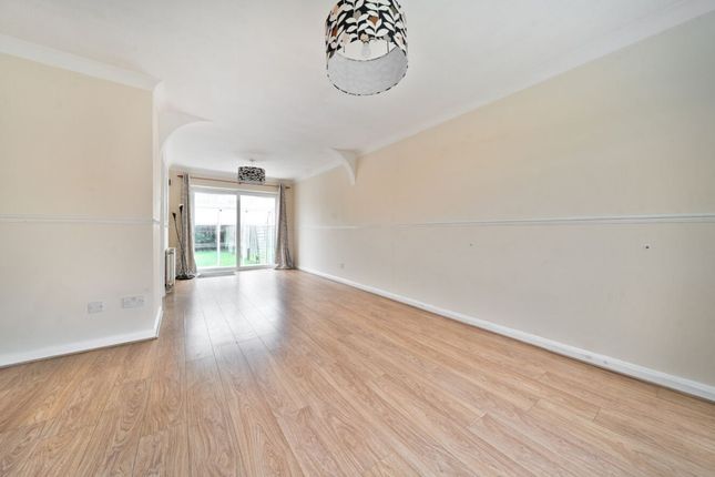 37 Springfield Way, Bedford photo 4