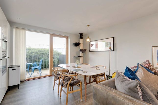 Flat for sale in Regiment Hill, London