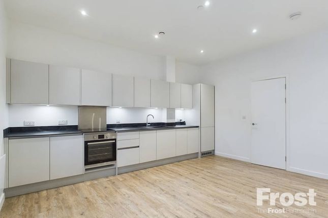 1-bed flat on Flat 39, Wraysbury House, 4, London Road, Surrey, £300,000