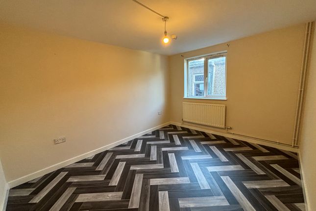 Wind Street, Ammanford photo 3