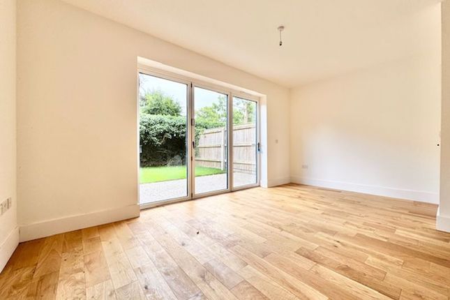 7 The Curve, Welholme Avenue, Grimsby photo 2