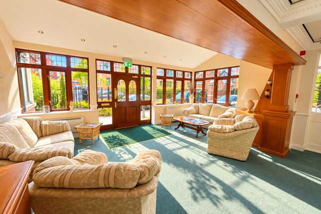 1, Knightsbridge Court, Cheshire photo 2