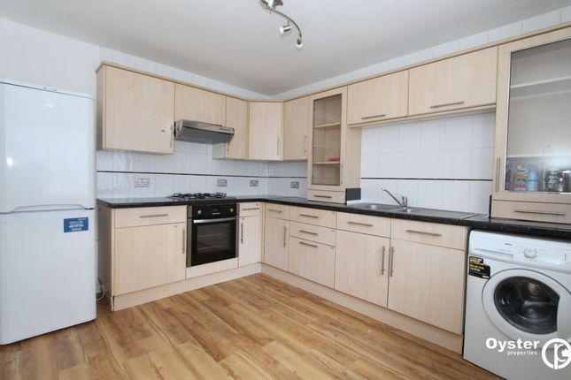Flat 11, Ailantus Court Stonegrove, Edgware photo 2