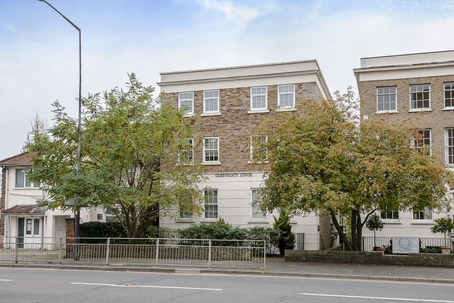 Thumbnail Flat to rent in Queensgate Lodge, Cookham Road