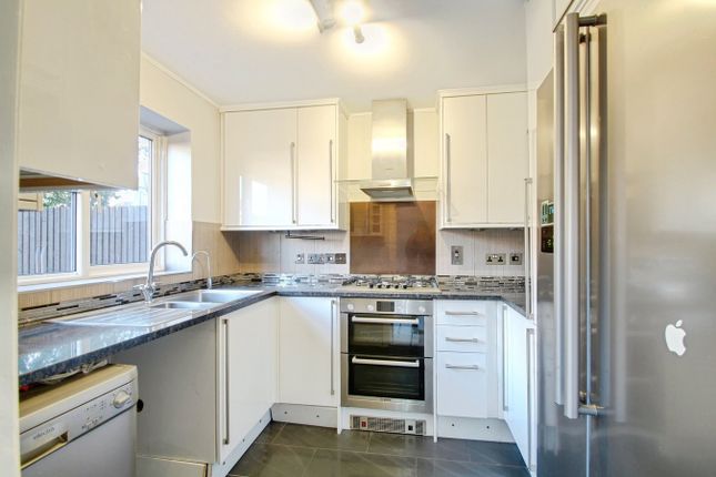 19, Stonebridge Field, Eton photo 3