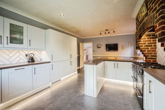35, Cranbrook Drive, Kent photo 2