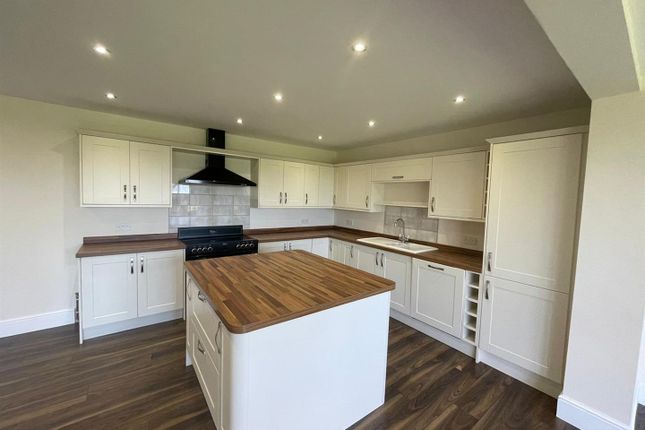 7, Meadow Drive, Grimsby photo 3