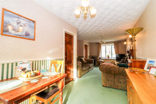 24, Valley Road, Dewsbury photo 4
