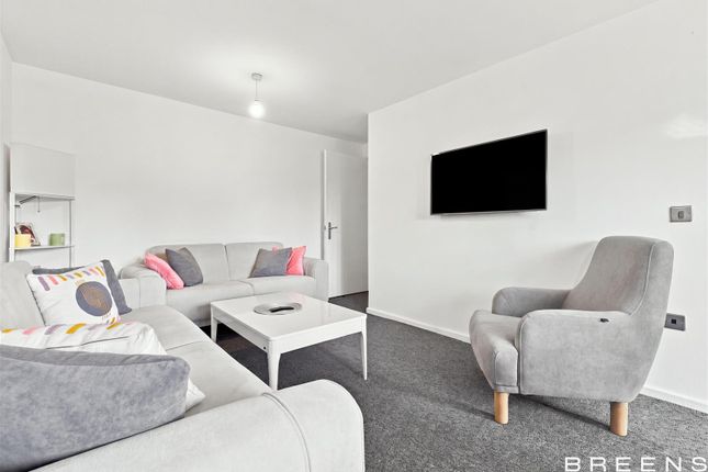 Flat 15 Bradmore Court, 2 Enstone Road, Enfield photo 3