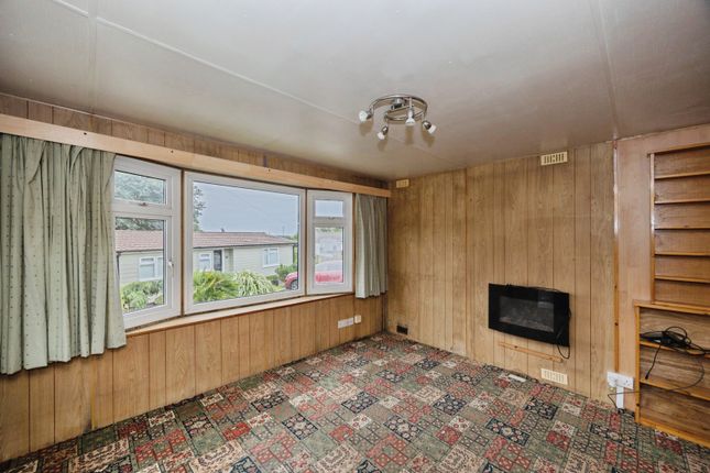 42, Cliffdale Gardens, Portsmouth photo 4