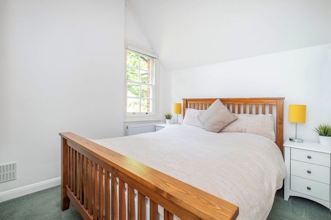 34, Lovelace Gardens, Surbiton photo 2