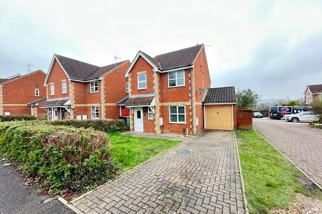 Detached house to rent in Bankside Close, Houghton Regis, Dunstable, Bedfordshire