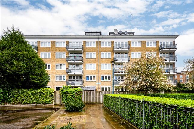 Flat for sale in Whitmore Estate, Hoxton