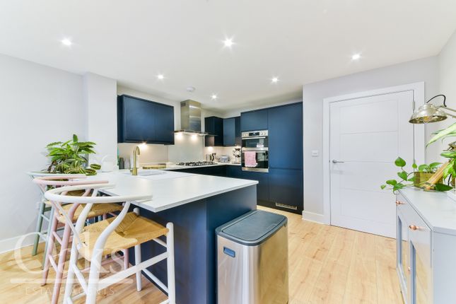 Thumbnail Flat to rent in Pollards Hill South, London