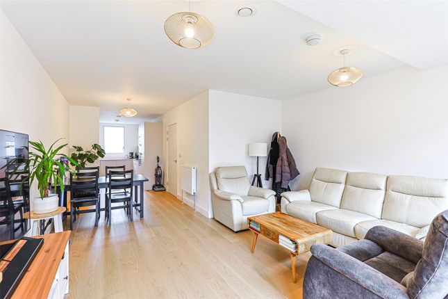2, Oriental Square, Colindale photo 3